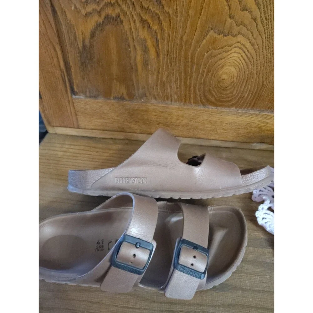 Women’s Arizona Birkenstocks Gold Size 41 Women's 8 Mens 10 Slides Pool Beach